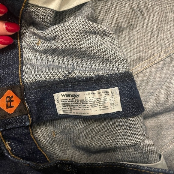 NWT Wrangler Flame Resistant Jeans Size 44x32 - Picture 4 of 7